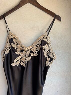 La Perla Maison Frastaglio Silk Nightgown
Black Lace Slit Size 44 L Italy
